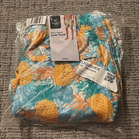 Member’s Mark Men’s Resort Pineapple Swim Trunks - Size S - Picture 2 of 2